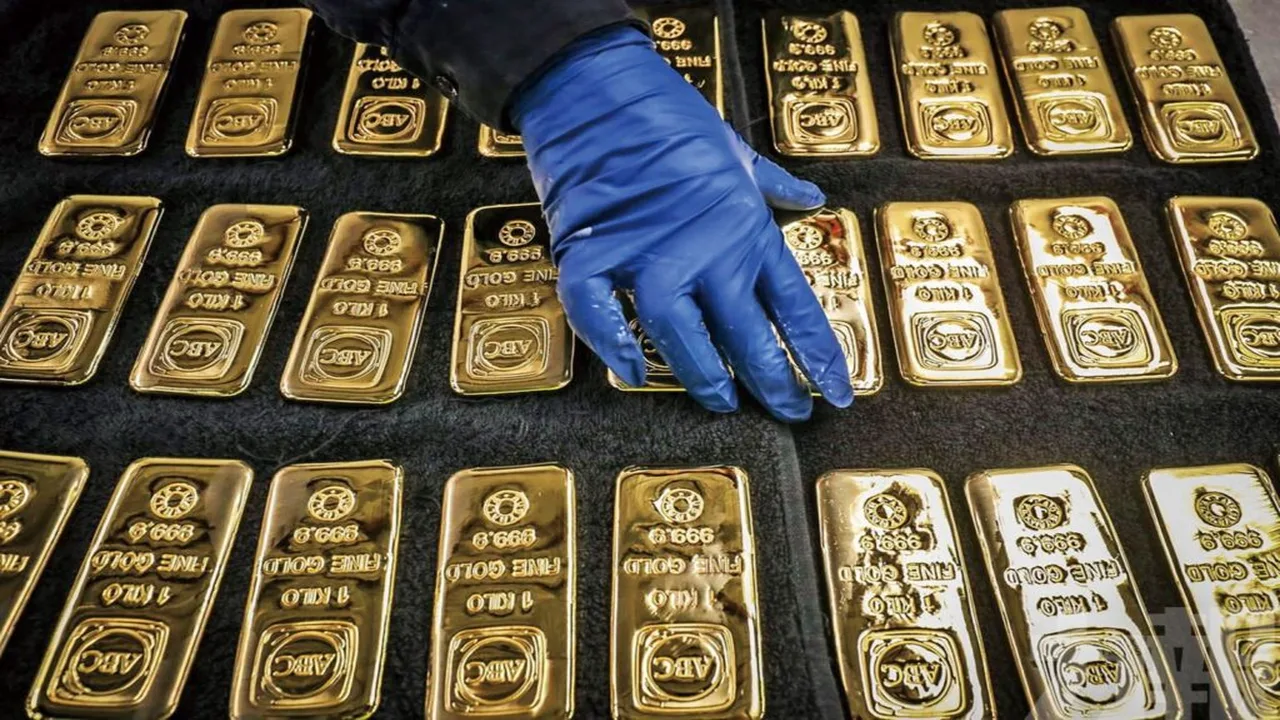 أسعار الذهب تواجه خسائر للأسبوع الثاني على التوالي
